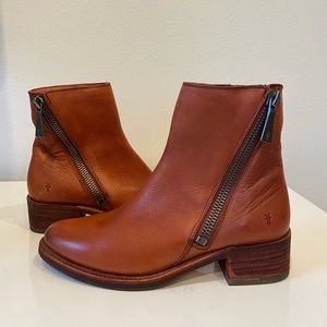 FRYE STUNNING & COMFORTABLE Chelsea Boots, Leather, Cognac Women’s 8.5 Like New